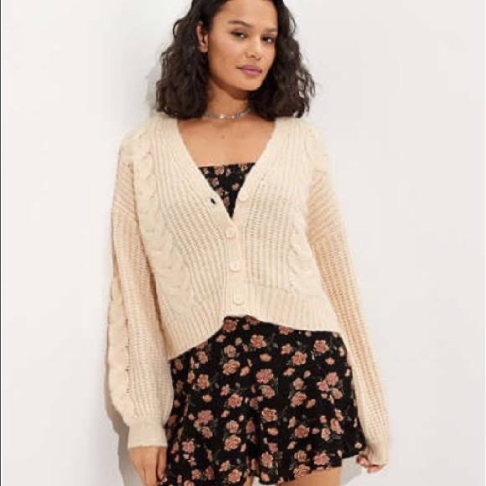 AE Cropped Cable Knit Button-Up Cardigan